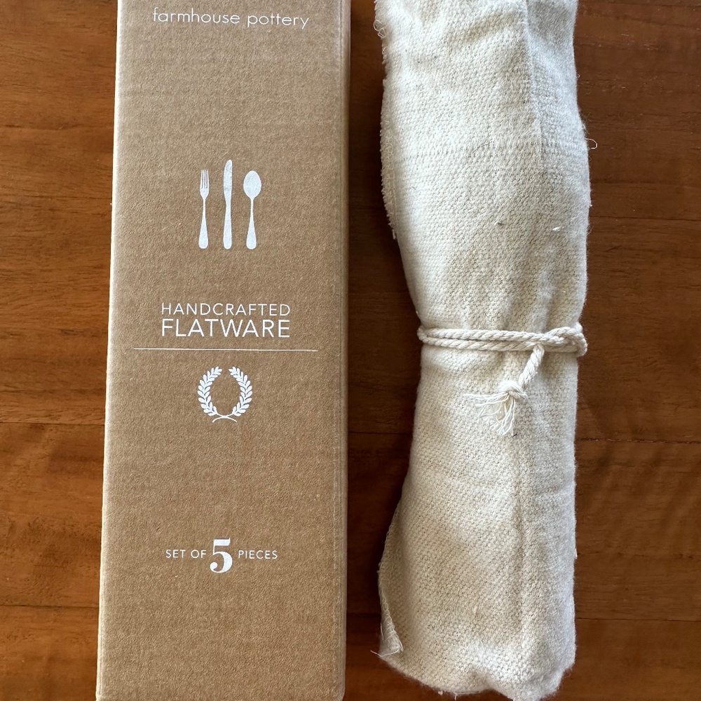 NEW Brushed Gold Flatware "Farmhouse Pottery" brand (six sets of Stowe 5 piece) - Picture 4 of 12